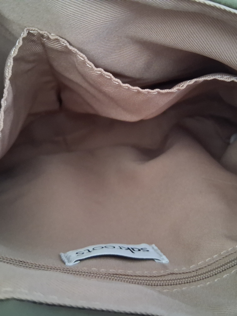 Sakroots Quilted Crossbody Bag - Taupe Floral Repreve Eco-Friendly
🌿 Sakroots - Picture 8 of 11